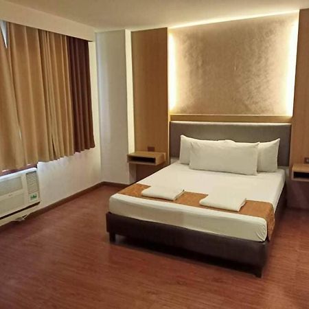 Fernandina 88 Suites Condo Cubao Esterno foto