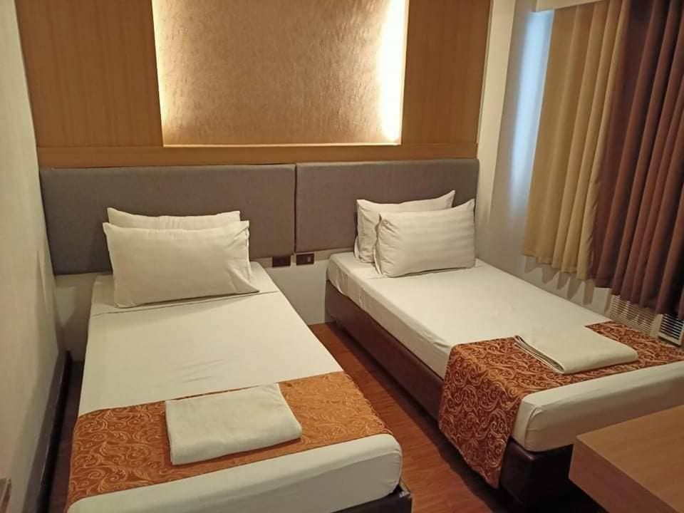 Fernandina 88 Suites Condo Cubao Esterno foto