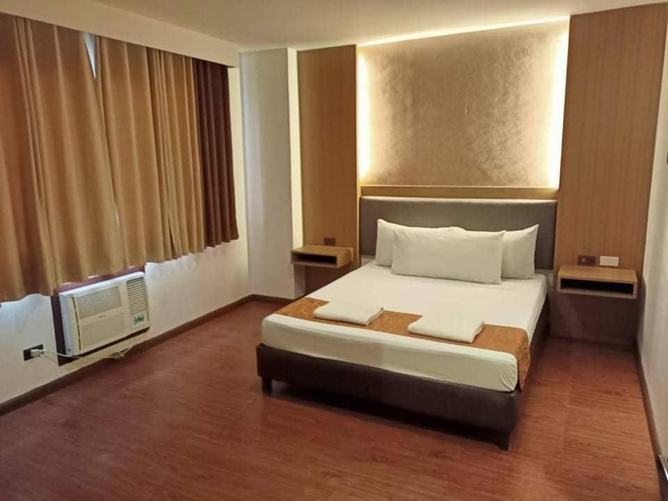 Fernandina 88 Suites Condo Cubao Esterno foto