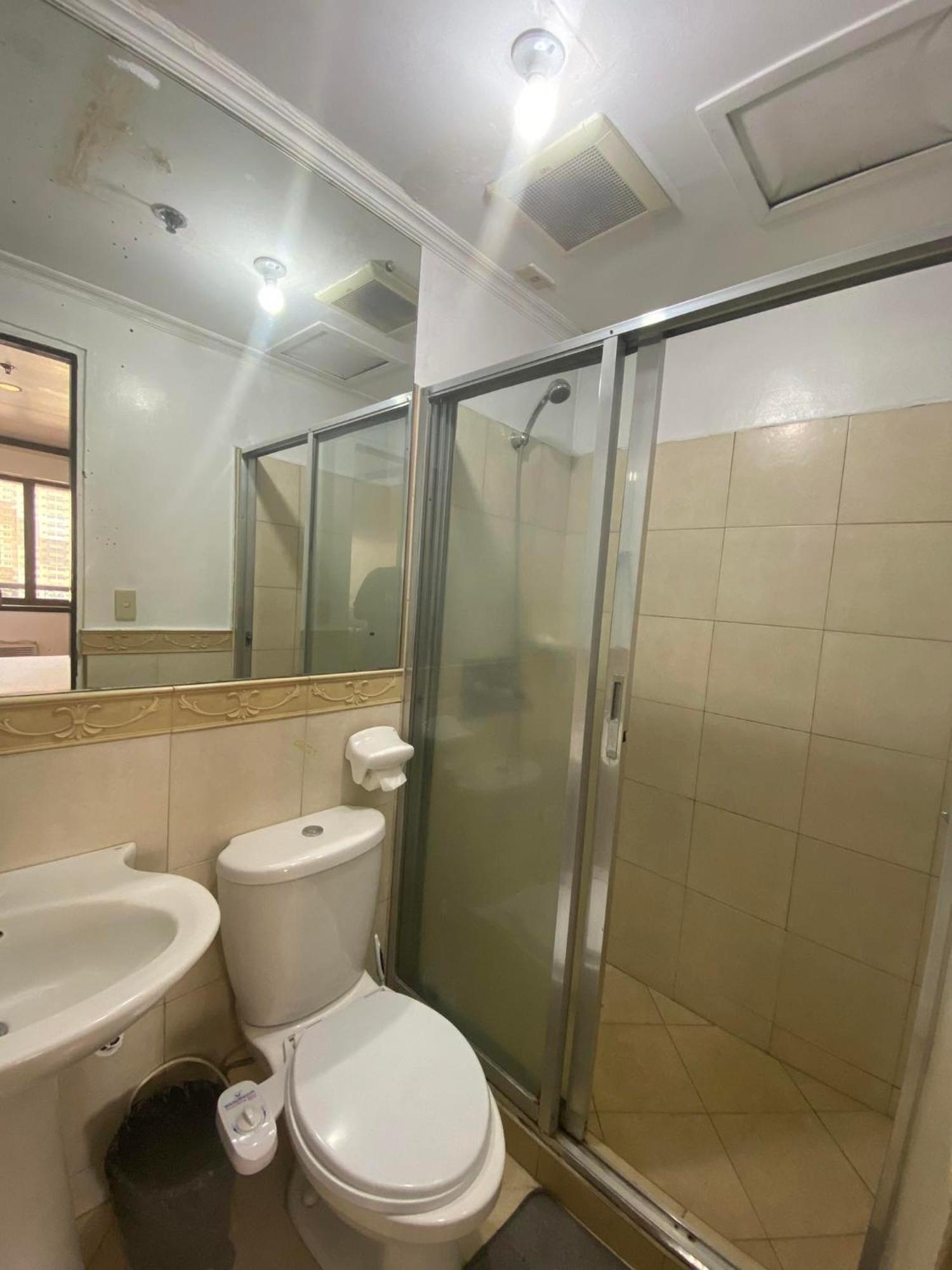 Fernandina 88 Suites Condo Cubao Esterno foto
